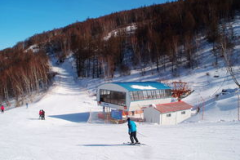 长城岭滑雪场,华北滑雪胜地，体验自然雪域魅力”