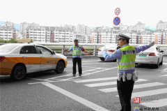福州交警,强化交通安全意识，保障市民出行安全